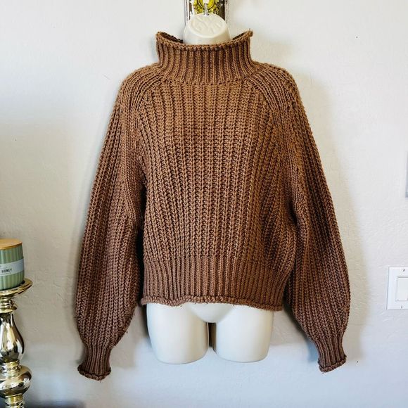 H&M chunky beige mock neck cropped pullover ribbed sweater M fall - Picture 2 of 10
